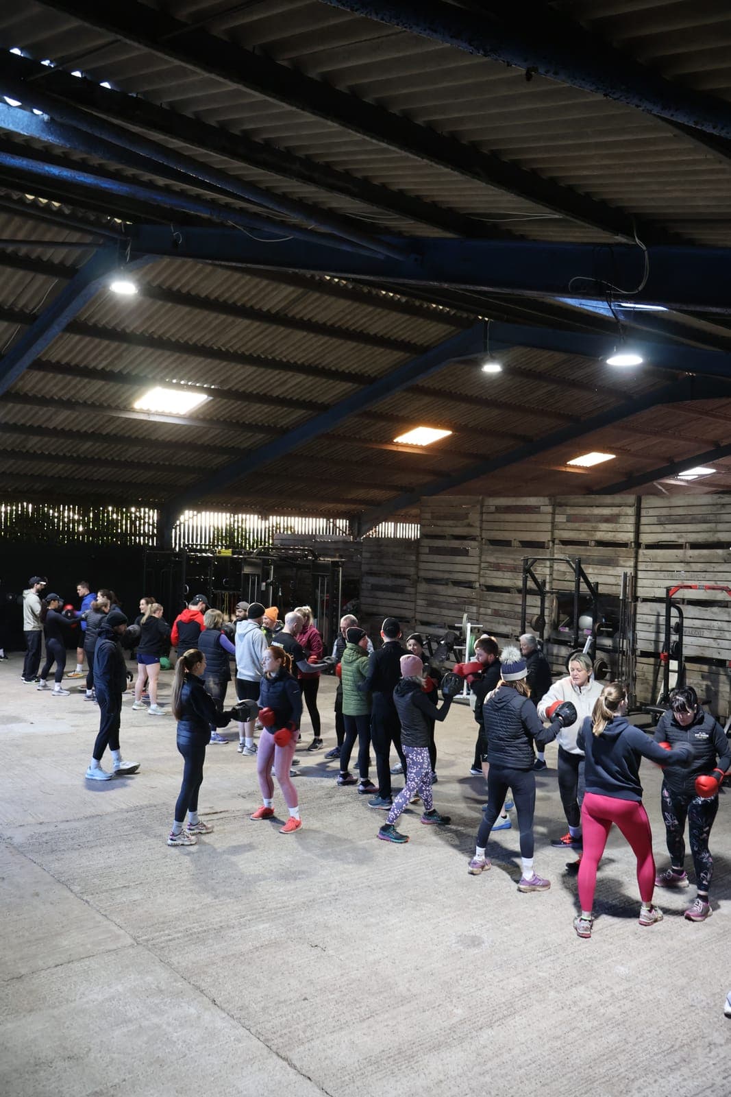 Boxing circuit taking place inside the barn